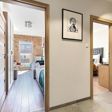 Art Apartament Parking By Impero Познан Екстериор снимка