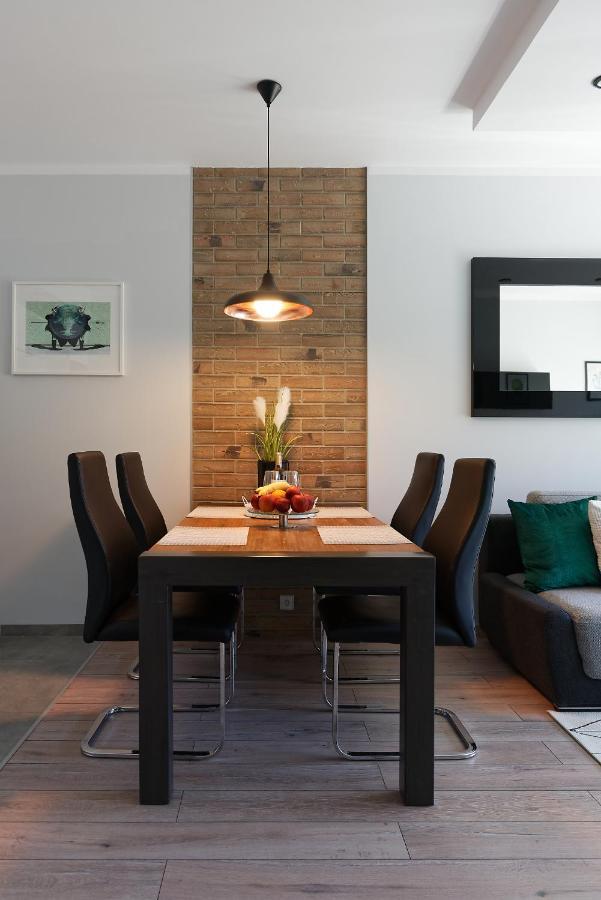 Art Apartament Parking By Impero Познан Екстериор снимка