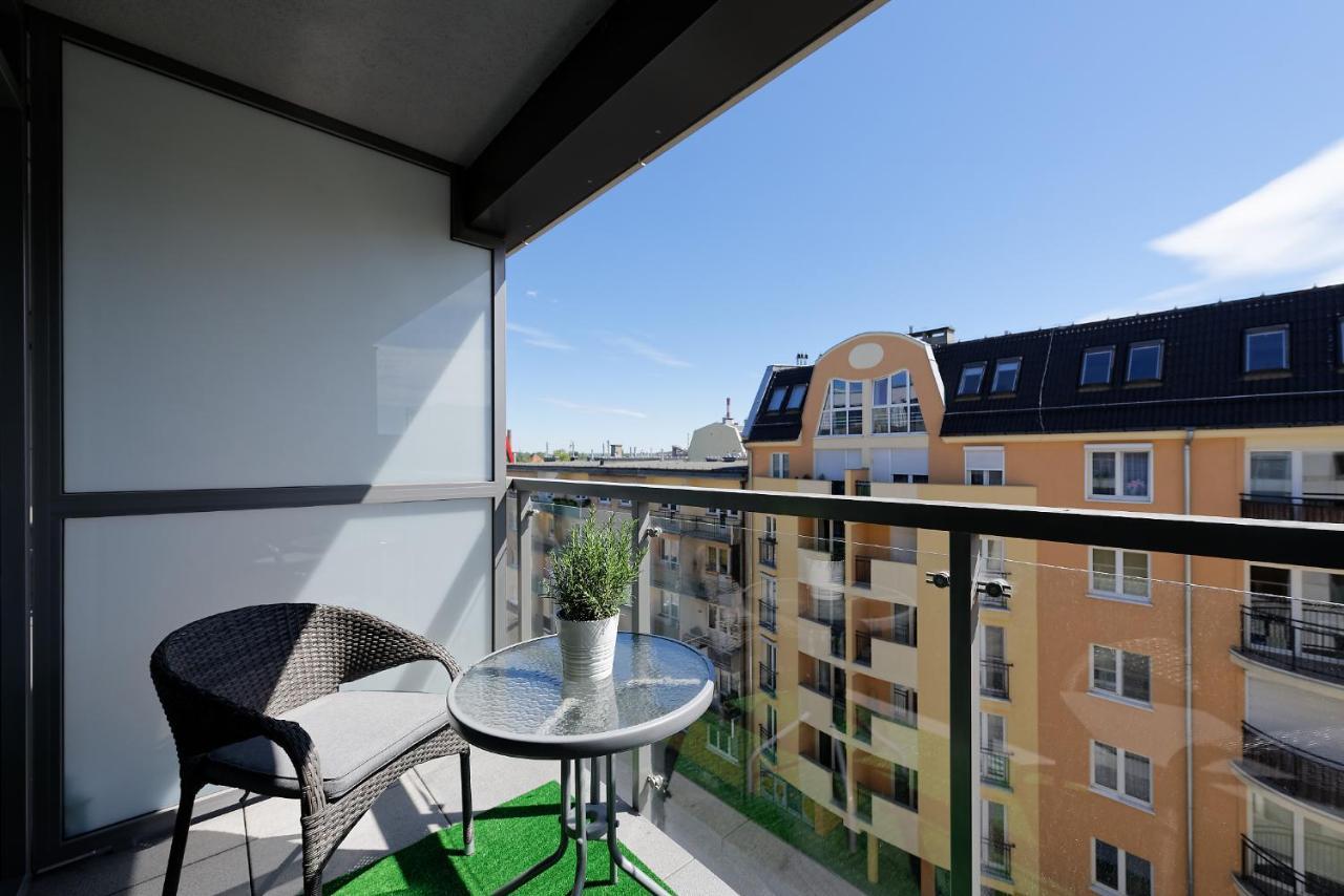 Art Apartament Parking By Impero Познан Екстериор снимка