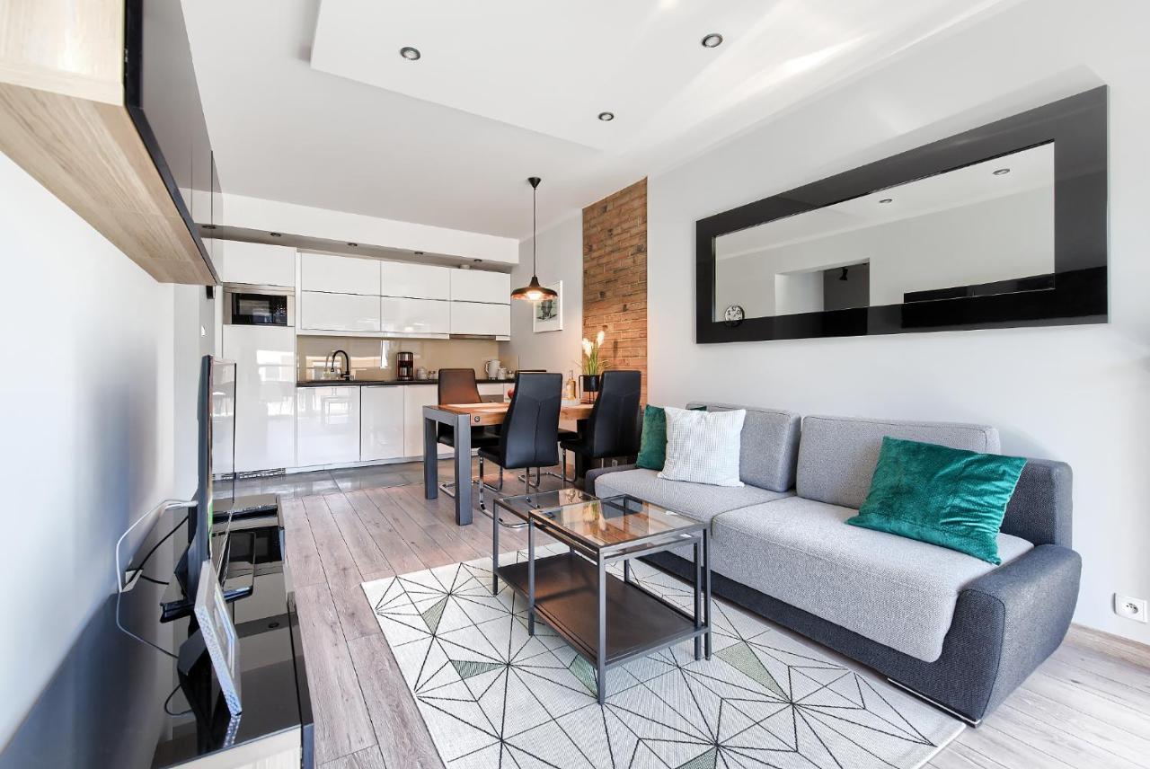 Art Apartament Parking By Impero Познан Екстериор снимка