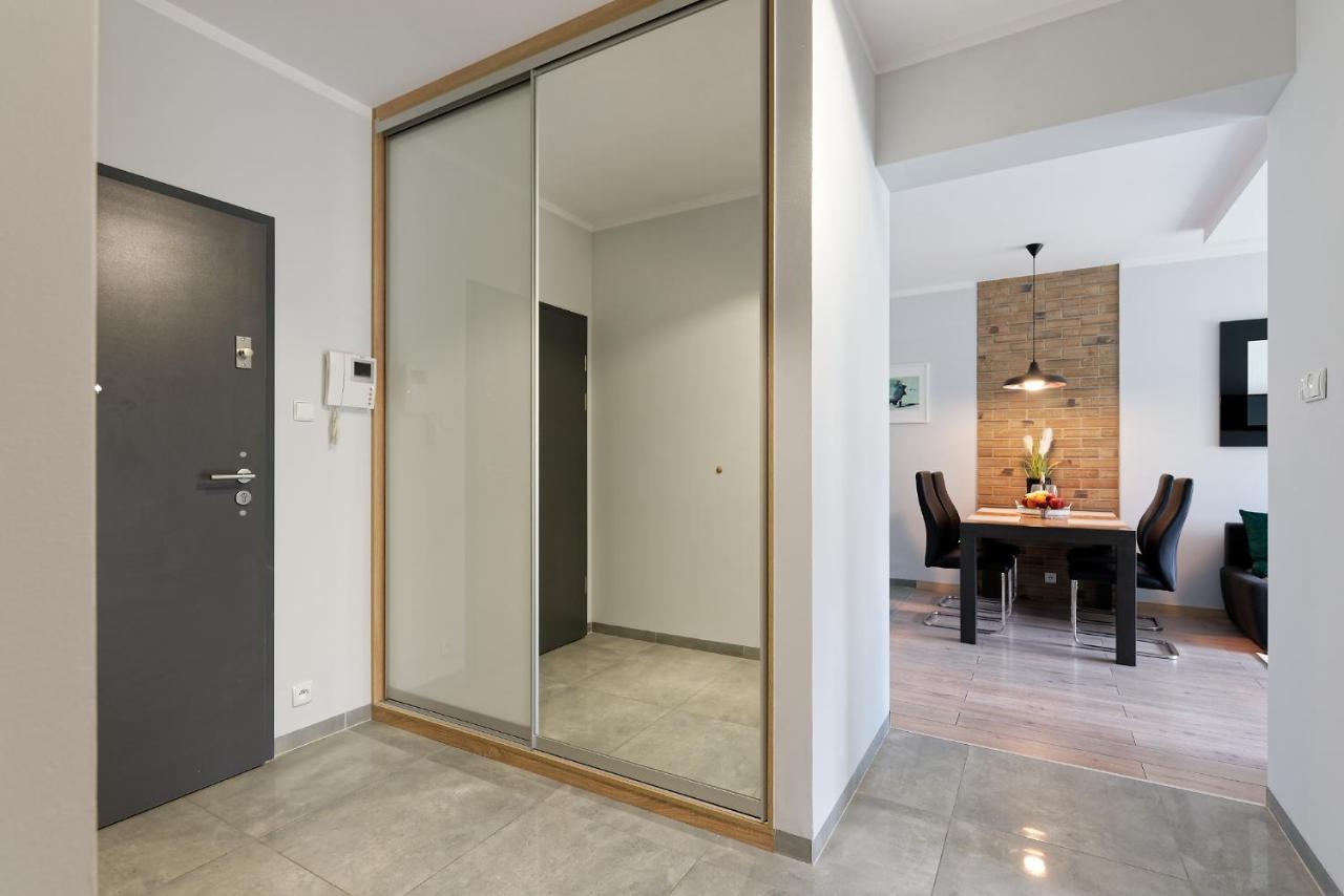 Art Apartament Parking By Impero Познан Екстериор снимка